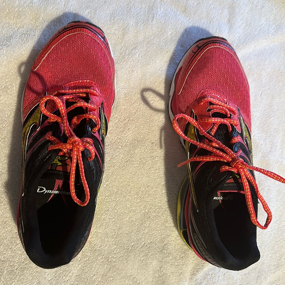 Only worn once. Mizuno Wave Creation 14.